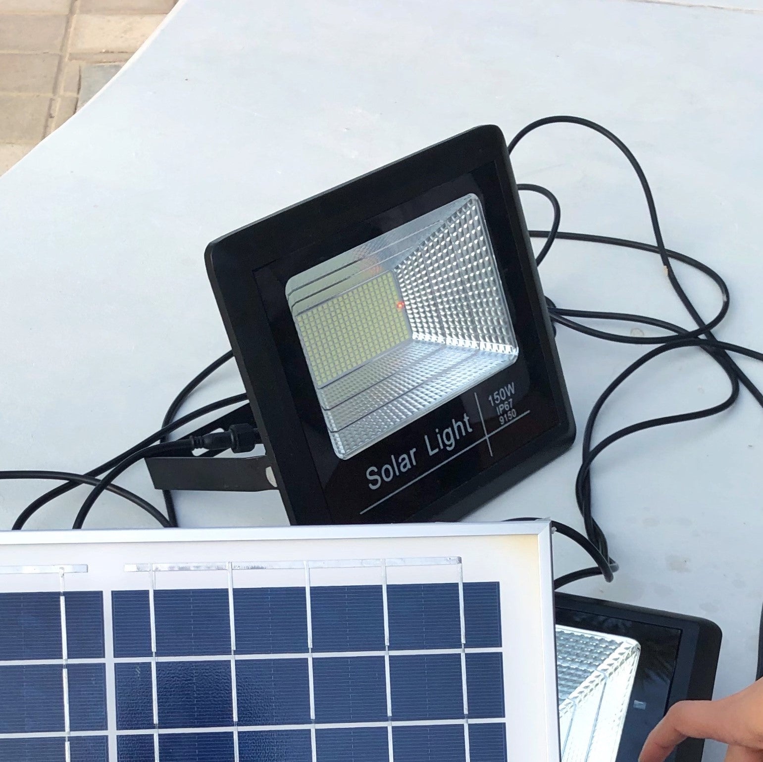 Ampoule LED solaire portable 50W 6500K Lampe solaire. Parfait pour  l'extérieur, les jardins, les terrasses